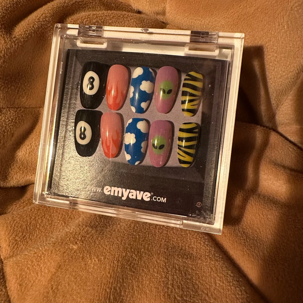 Emy Ave Dopamine Press On Nails